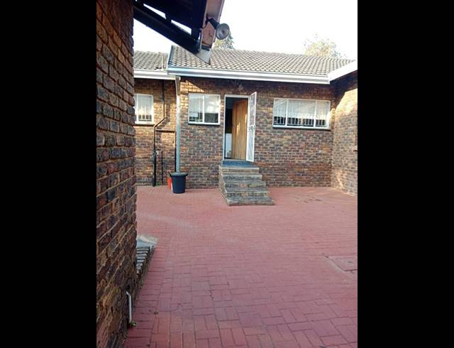 4 BEDROOM HOUSE FOR SALE IN BIRCH ACRES